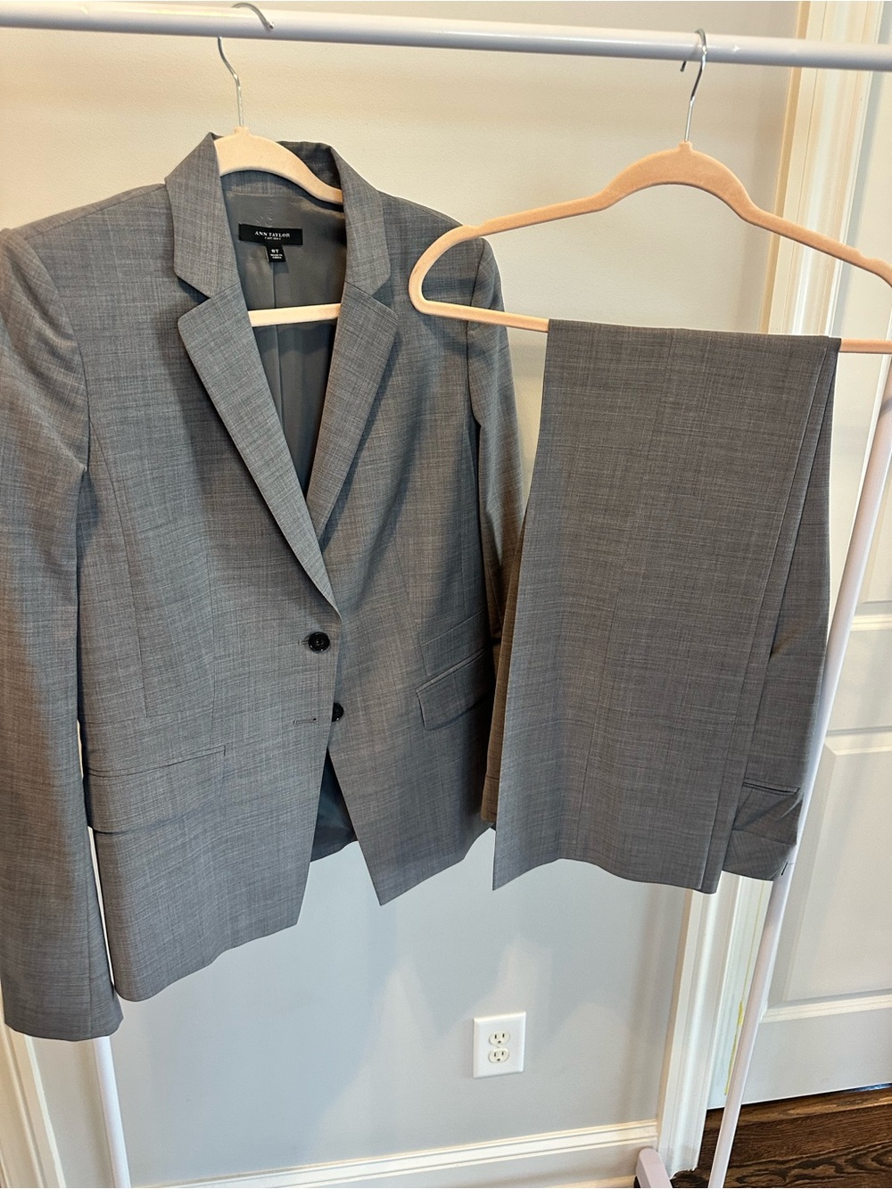 Ann Taylor Gray Women's Tailored Blazer & Pants Set